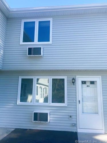 71 Russell Ave, Plainville, CT 06062-2862