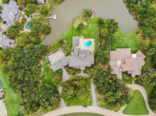 2305 Bayshore Dr, Lewisville TX  75022-5569 exterior