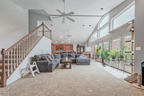 10 Chamber Plz, North Charleroi PA  15022-1601 exterior