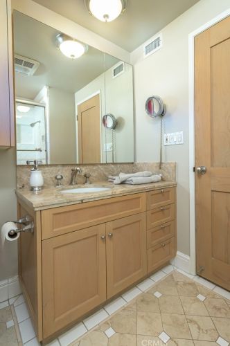 2755 Valle Vista Dr, Glendale CA  91206-4720 exterior