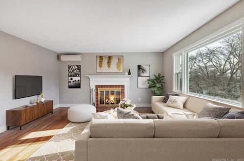 70 Linksview Pl, Stratford, CT 06614-2814