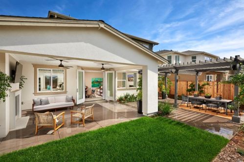 2585 Francisco Ave, Santa Rosa, CA 95403-1806