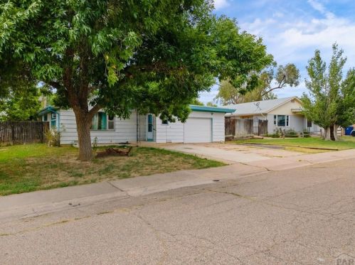 13 Loch Lomond Ln, Pueblo, CO 81001-1729