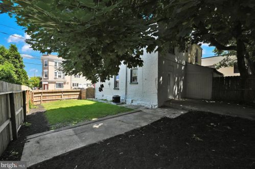 704 Walnut St, Lancaster PA  17602-2435 exterior