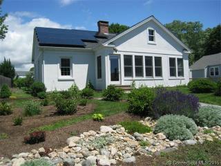 8 Owen Dr, Stonington CT  06378-1028 exterior
