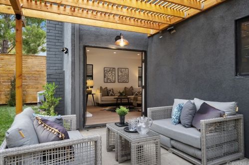 4070 Bakman Ave, North Hollywood CA  91602-3302 exterior