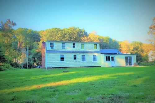 74 Ball Pond Rd, Danbury, CT 06811-2851
