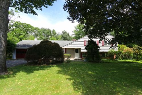 139 Rolling Hills Rd, Thornwood, NY 10594-1821