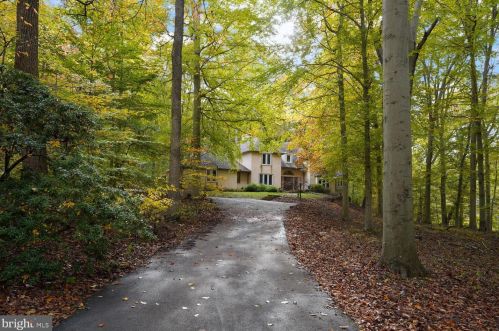 110 Hawks Nest Ln, Chadds Ford, PA 19317-9381