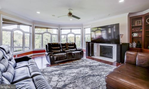 20405 Crimson Pl, Leesburg VA 20175-6362 exterior