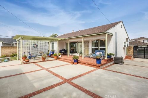 5436 Rosebay St, Long Beach CA  90808-3527 exterior