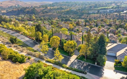 5902 Country Clb Pkwy, San Jose CA  95138-2301 exterior