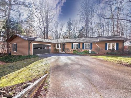 10750 Lake Rd, Charlotte, NC 28215-9086