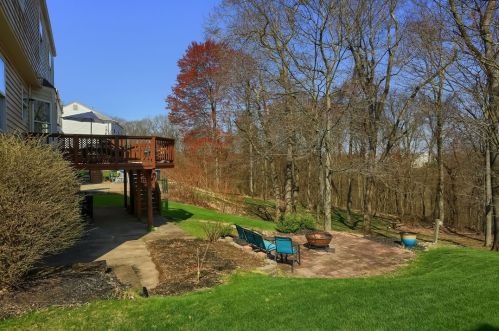 310 Skylark Dr, Moon Twp, PA 15108-8926