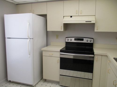 302 Kelsey Way, Ruskin FL  33573-6133 exterior