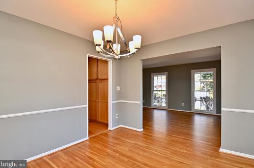 6153 Roxbury Ave, Springfield VA  22152-1625 exterior