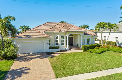 132 Starfish Ct, Marco Island, FL 34145-4730