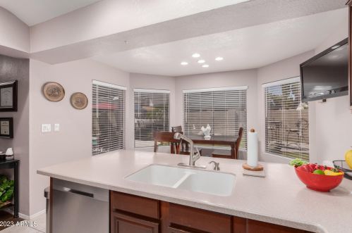 5444 Riviera Dr, Glendale AZ  85304-2422 exterior