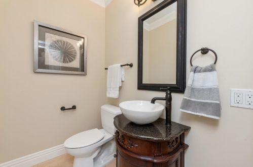 1916 Hull Ave, Redwood City CA  94061-3315 exterior