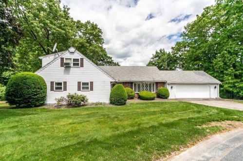 28 Pauline Dr, Natick, MA 01760-3646