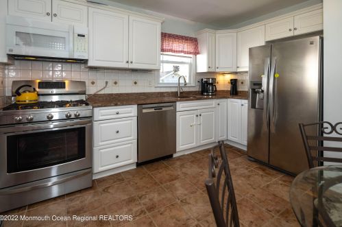 6 Elmwood Pl, Leonardo NJ  07737-1347 exterior