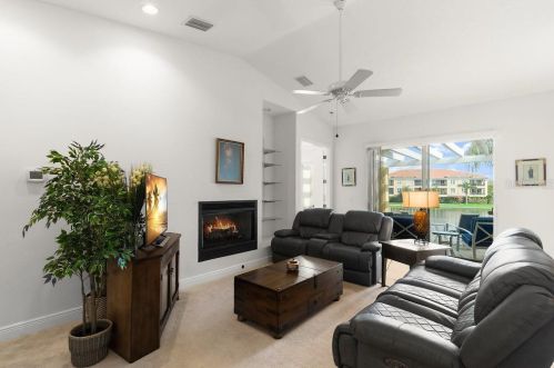 23 Lincoln Ave, Saint Petersburg, FL 33711-5132