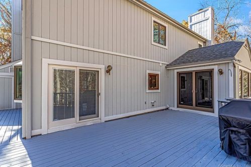 46 Merriland Rd, Stamford CT  06903-1717 exterior