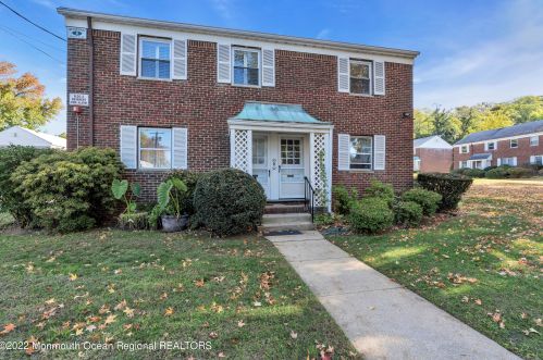 53 Manor Dr, Tinton Falls NJ  07712-2568 exterior