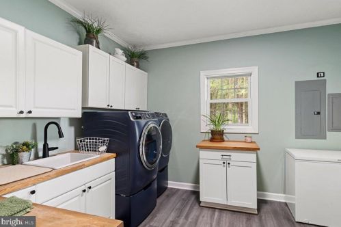 3098 Hamburg Rd, Edinburg VA  22824-3093 exterior