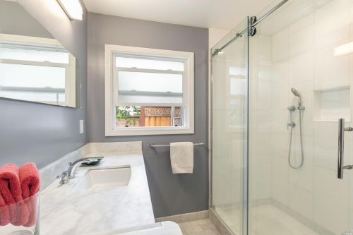 2128 Hvn Dr, Santa Rosa CA 95404-3221 exterior