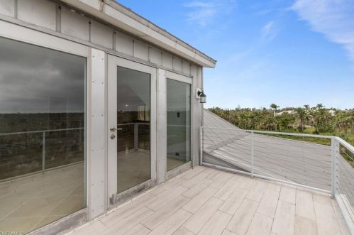 4150 Dingman Dr, Sanibel FL 33957-5107 exterior