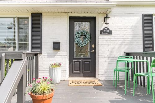 7810 Greenbriar Ln, Cincinnati, OH 45243-1947