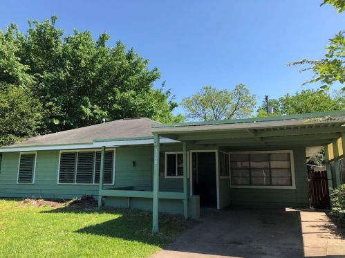 3001 Tarpey Ave, Texas City, TX 77590-6827