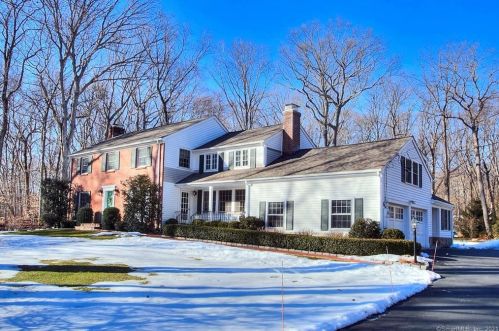 37 Fox Run Rd, New Canaan, CT 06840-2820