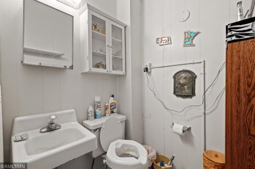 328 4th St, Litchfield MN 55355-2122 exterior