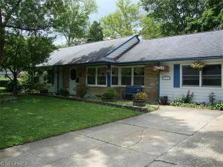 602 Lindberg Blvd, Berea, OH 44017-1420