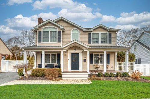 488 Lombardy Blvd, Brightwaters, NY 11718-1008