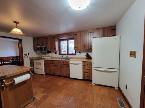 631 Howard St, Ambridge, PA 15003-1649