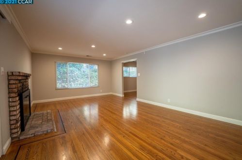 3301 Glenly Rd, Oakland CA  94605-4115 exterior