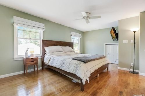 324 Oak Neck Rd, West Islip NY  11795-3613 exterior