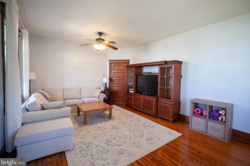 922 Main St, Shiloh, NJ 08353-8817