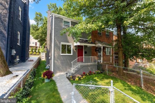 833 Adrian St, Washington, DC 20019-4910