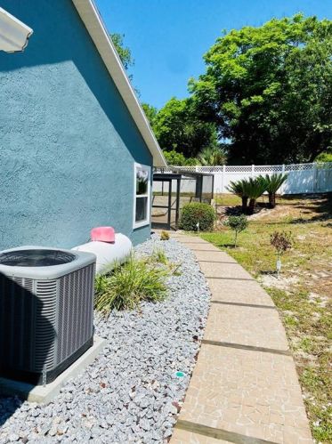 1966 Alameda Dr, Deltona FL  32738-4869 exterior