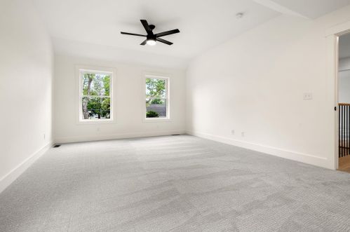 223 Lawrence Rd, Salem NH  03079-4389 exterior