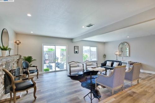 6570 Inglewood Dr, Pleasanton CA  94588-3825 exterior