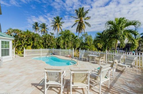 413 Samar Ave, Naples, FL 34113-8603