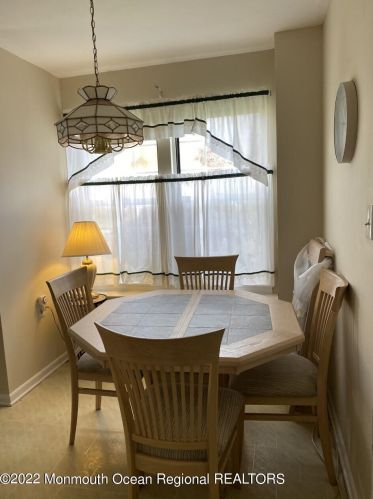 108 Mansfield Dr, Bricktown, NJ 08724-4907