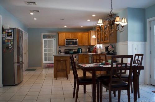 159 Vlg Rd, Huntington CT 06484-1670 exterior