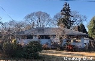 62 14th St, Huntington Station, NY 11746-2321
