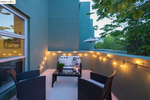 115 Glashaus Loop, Oakland CA 94608-1298 exterior